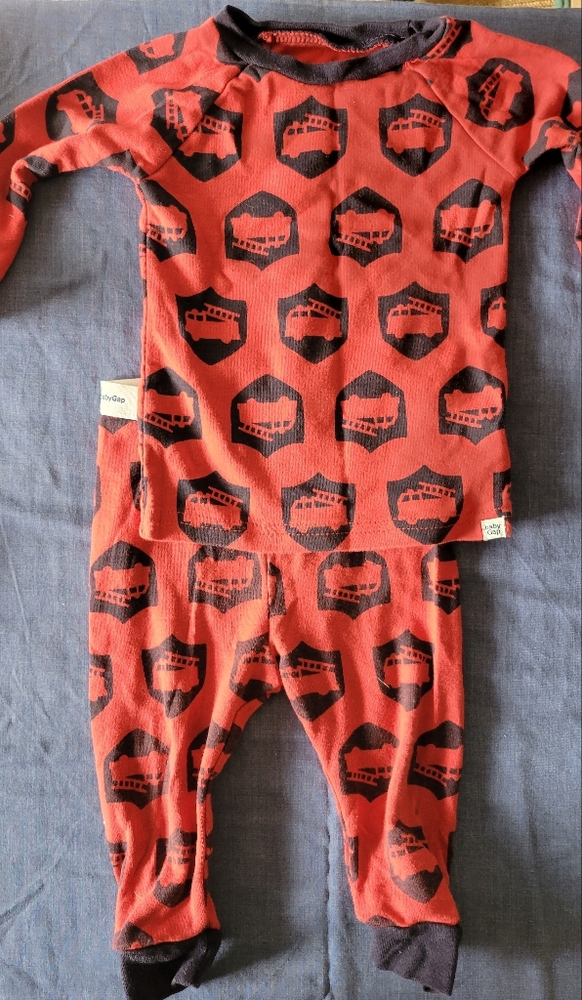 Bundle Baby Gap Childrens Unisex 6-12 Month 4Onesies, 4 Shorts,2 Pants,1 Shirt